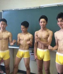 shirtless bros 5e89bfd3886be.jpg