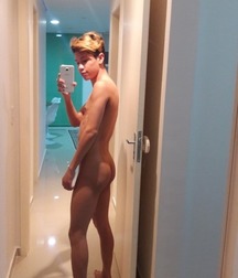 smartphone selfies 5e8de5b0caa81.jpg