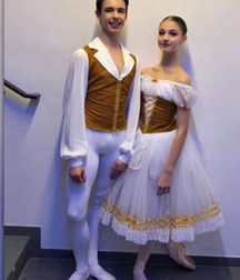 ballet boys bulging 5e91c6c378e00.jpg