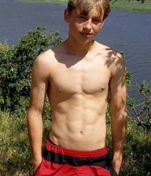 striking in red - twink boys gay 5e9b3608a513a.jpg