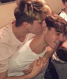 make-out time gay boy love