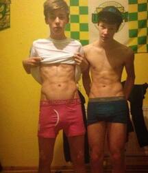 show those six-packs 5ec1cc7b8015c.jpg