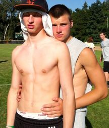 doubles twink shirtless boys
