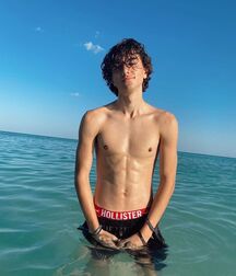 sweet longhaired boys gay tube 5f3c6315e88be.jpg