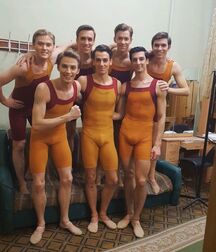 ballet boys bulges gay tube guys 5f5693f0e7e7a.jpg