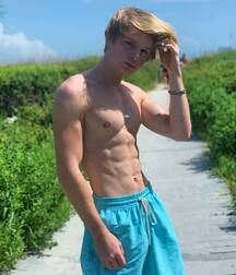 bare -chested boys gay tube porn selfies 5f5a2e313f836.jpg
