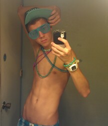 gay tube nude selfies
