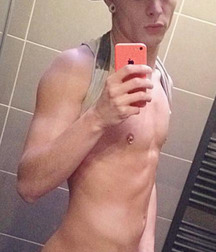 gay tube selfie sticks 5f944d4dcd893.jpg