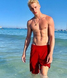twinkies with neck chains gay tube 5f98b2023d9f8.jpg