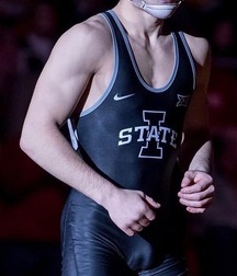 sporty bulging wrestlers gay tube 600f2c364f611.jpg