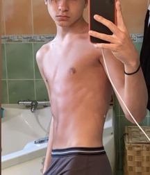 selfies snapshots gay tube 60459521cdc28.jpg