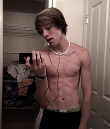 selfies snapshots gay tube 6045952c20379.jpg
