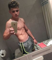selfies snapshots gay tube 60459536d9d7f.jpg