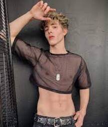 hotties half-shirted gay tube 606a39885bc2a.jpg