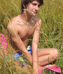 TW Twink Porn - sunny field  60c31d997dc4e.jpg