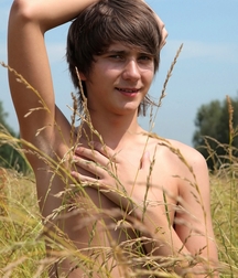 TW Twink Porn - sunny field  60c31dbaebd9e.jpg