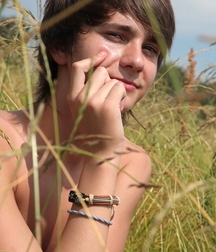 TW Twink Porn - sunny field  60c31e0c874ee.jpg