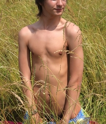 TW Twink Porn - sunny field  60c31e2c0d681.jpg