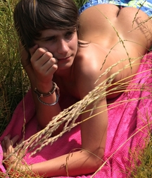 TW Twink Porn - sunny field  60c31e8000360.jpg