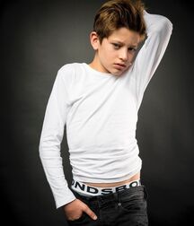 smooth guys, shirtless .. models .. 6109a5822c7d7.jpg