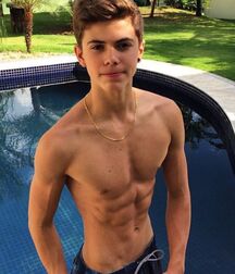 smooth guys, shirtless .. models .. 6109a5eb01bd2.jpg