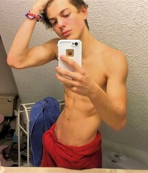 Sexy Boys in Towel Twinks Tube Guys Selfie