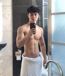 Cute Boys in Towel Twinks Tube Selfies Shower 61b7dfdd098df.jpg