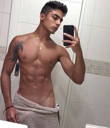 Selfies With Towel Twink Tube Guys 61ba122343956.jpg