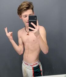 mirror selfies twink tube porn 60d3f4038482a.jpg