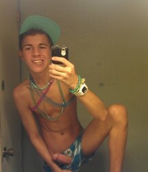 Selfies And Mirror Selfies Gay Porn 60dd0e897b8b5.jpg