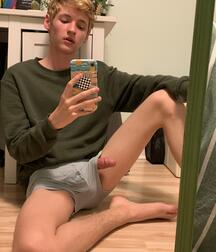 Selfies And Mirror Selfies Gay Porn 60dd15eb4c675.jpg