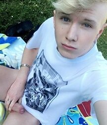 Selfies And Mirror Selfies Gay Porn 60dd186bbec44.jpg