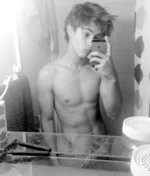 Random Selfies Twink Tube 60e7a9a01768e.png