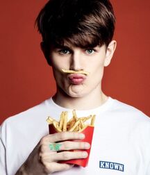 Luke Worrall Bad Boy Supper Model 610730dc0b7ef.jpg