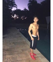 Eric is handsome (and he knows it) 573995f0caaca.jpg
