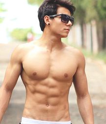 Eric is handsome (and he knows it) 573995f1dee87.jpg