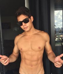 Eric is handsome (and he knows it) 573995f4cfba4.jpg