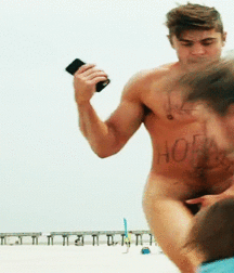 Zac (almost) naked 57c748233e6b5.gif