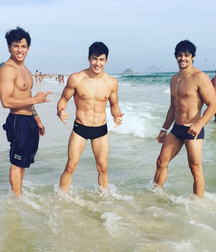 Zac (almost) naked 57c74865f3ce7.png