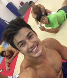 Zac (almost) naked 57c7486a46e4c.png