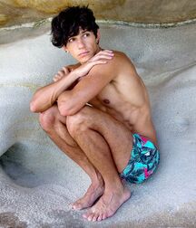 TWINK TUBE ENRICO LAVIGNE ART COLLECTION 60fa97c34f4e7.jpg