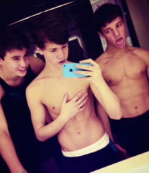 Twink Tube Cute Shirtless Boys Rrad-01 61148283c9eae.png