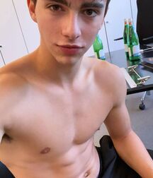 Twink Tube Ron Levi - American Model 61067e5c8420e.jpg