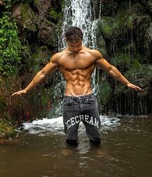 ALEX JECHEV - PROFESSIONAL MODEL AND BODYBUILDER  6113cdcd1fe0d.jpg