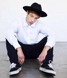 CAMERON DALLAS Very Nice Pictures Twink Tube 6113fbfc50101.jpg