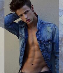 CAMERON DALLAS Very Nice Pictures Twink Tube 6113fc2068e2d.jpg