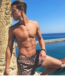CAMERON DALLAS Very Nice Pictures Twink Tube 6113fc40454e5.jpg