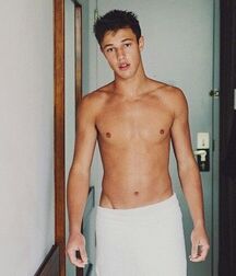 CAMERON DALLAS Very Nice Pictures Twink Tube 6113fc453ba42.jpg