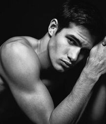 CHRIS DELBECK - AMERICAN MODEL 611a52f4a4243.jpg