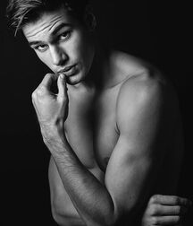 CHRIS DELBECK - AMERICAN MODEL 611a52f9766bb.jpg